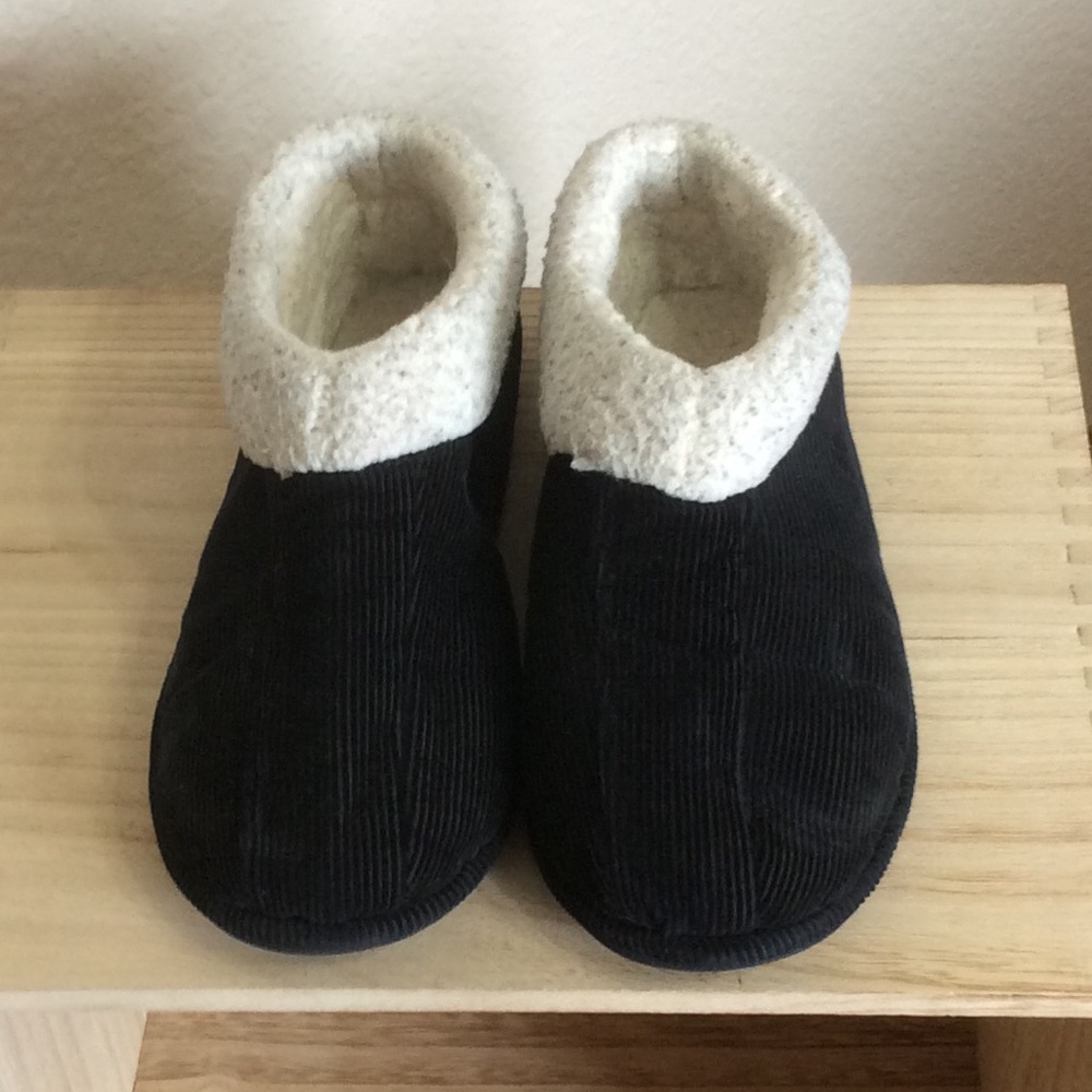 Activize warm black slippers GUC